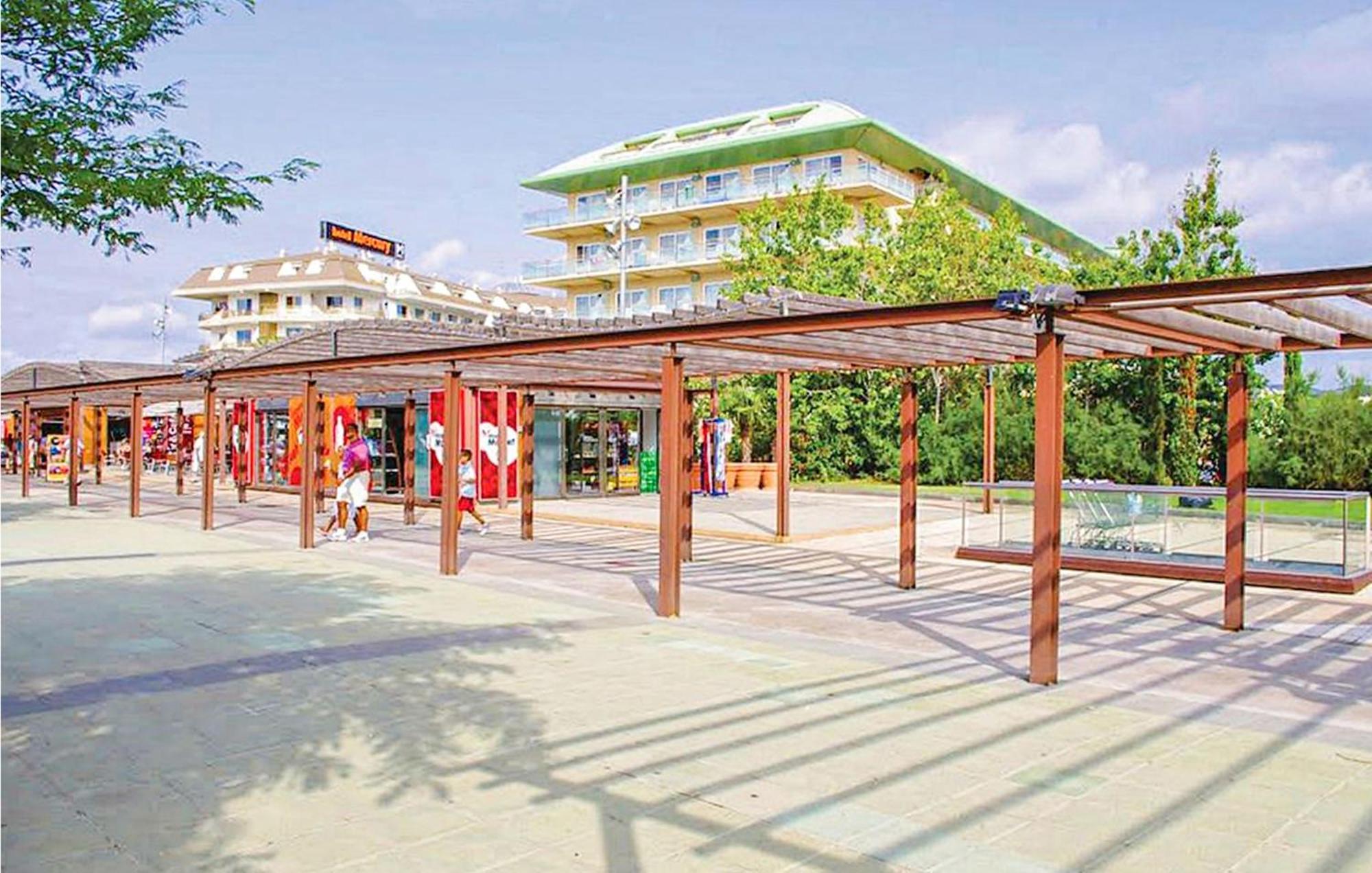Awesome Apartment In Santa Susanna With Kitchen 외부 사진